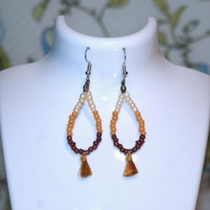 Cream to brown ombre beaded wire teardrop earrings with mini tassels ED-8-030